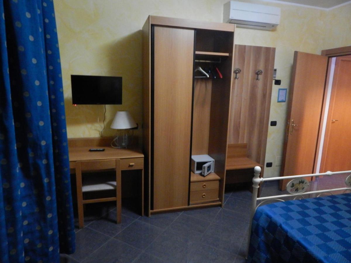 Albergo Massimo ロアーノ エクステリア 写真